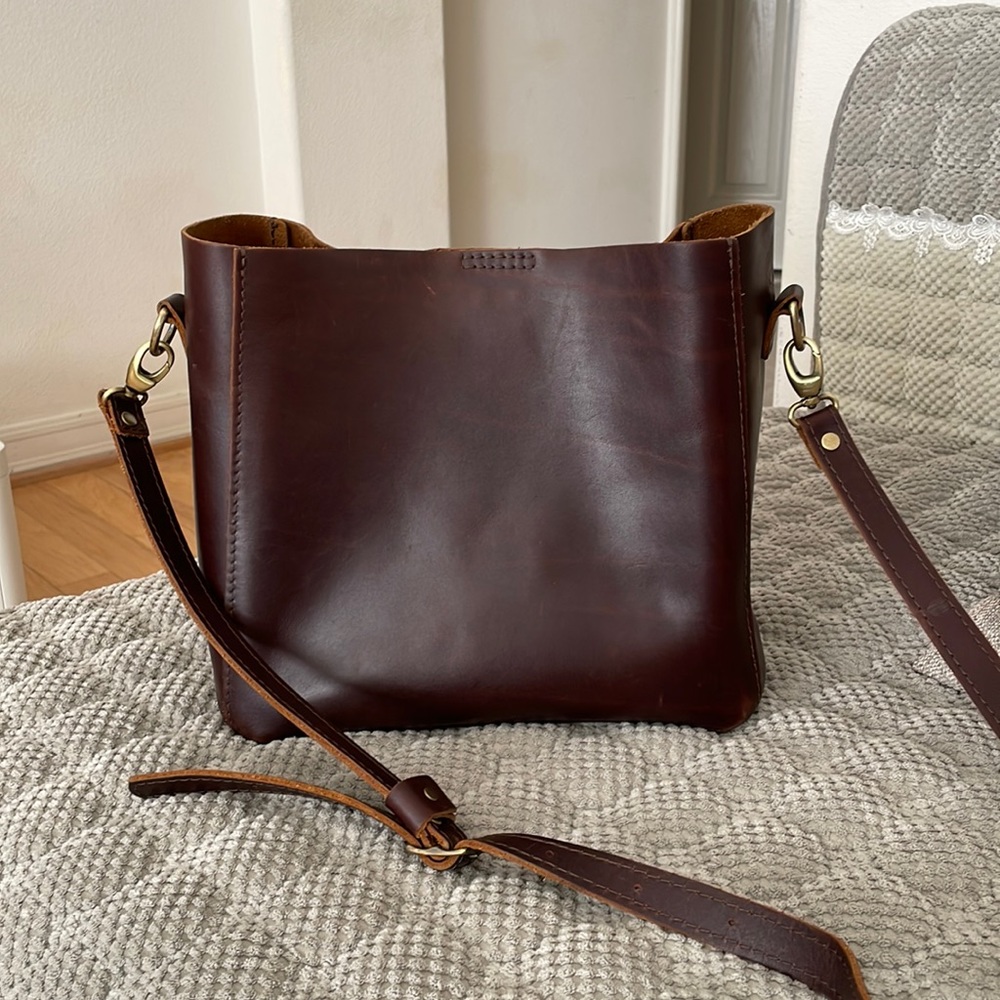 Portland Leather Butterfly Bucket Bag in Grizzly